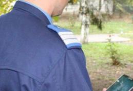Jandarmii i-au restituit telefonul pierdut după ce „nu a mai ştiut de el” în urma consumului unei ţigări cu substanţe interzise