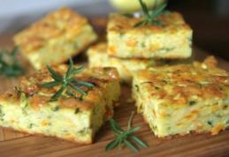 Tartă aperitiv cu dovlecei şi morcovi