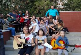 „Folk de vară” la final de sezon în parcul Cholet din Dorohoi – VIDEO | FOTO