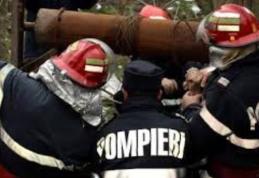 Bărbat înecat în fântână, scos de pompieri