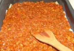 Musaca de cartofi cu sos bolognez     