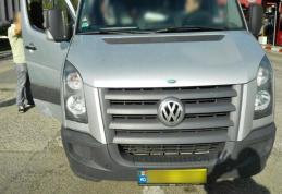 Poliţiştii de frontieră din Dorohoi au oprit un Mercedes Sprinter căptuşit cu ţigarete de contrabandă - FOTO