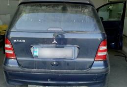 Ţigări de contrabandă, combustibil pentru Mercedes - FOTO