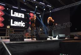Laura Lavric a încheiat prima zi de spectacol la Zilele Municipiului Dorohoi 2017 – FOTO