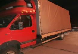 Tineri botoşăneni prinşi după ce au sustras bunuri dintr-un autocamion - FOTO