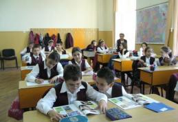 Ministerul Educaţiei vrea să împartă elevii pe categorii: cu rezultate slabe, medii şi foarte bune