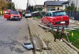 Stâlp rupt și mașină răsturnată! Accident provocat în Burdujeni de o botoșăneancă