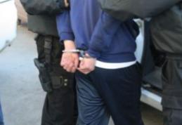 Patru tineri reținuți după ce s-au bătut într-un club