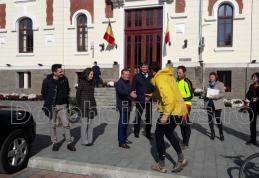 Dorohoian întâmpinat de oficialităţi după ce a călătorit 52 de zile pe bicicletă, în jurul Mării Negre - FOTO