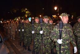 Defilare cu torţe, la Botoșani, de Ziua Armatei Române - FOTO