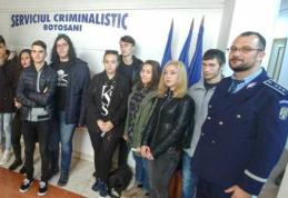 „Şcoala alfel” - Nou prilej de întâlnire a elevilor botoşăneni cu poliţiştii - FOTO