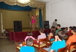 Spectacol pentru copii la Casa de Cultura Dorohoi - FOTO