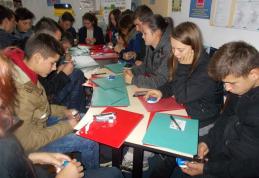 Zeci de tineri prezenți la un seminar pe tematică antidrog la Centrul de Tineret Botoșani - FOTO