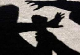 Bătaie între adolescenți începută într-un bar și terminată la spital