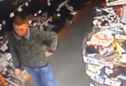 Se caută hoțul! A furat un telefon dintr-un magazin din Dorohoi