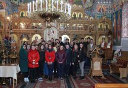 Seminariștii dorohoieni au aflat cum se pictează o biserică - FOTO