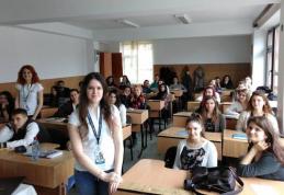 Caravana UAIC ajunge la Dorohoi pentru a prezenta elevilor oportunitățile de studiu