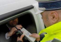 Prins la volan fără permis și în stare de ebrietate. Riscă acum ani buni de închisoare!