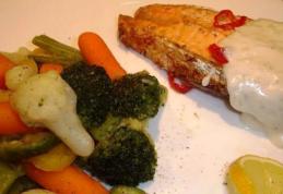 Somon cu sos de șampanie