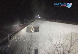 Incendiu izbucnit la o casă de pe strada 1 Decembrie din Dorohoi. Intervenția promptă a pompierilor a limitat pagubele - FOTO