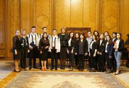 Elevi dorohoieni la Parlamentul României - FOTO