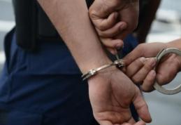 Două persoane reținute și bunuri confiscate în urma perchezițiilor desfășurate de polițiști