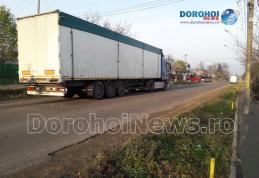 Carambol între trei autovehicule pe strada Sfântul Ioan Românul din Dorohoi - FOTO