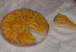 Tarte cu crema de vanilie şi caise