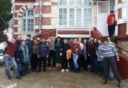 Voluntari ai Liceului Teoretic „Anastasie Bașotă” Pomîrla proiect de Ziua Internațională a Persoanelor cu Dizabilități - FOTO