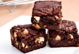 Chec cu ciocolată și alune