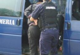 Tineri prinşi cu un televizor care nu le aparţinea