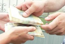 Tânără înșelată prin metoda Şmen, în fața unei case de schimb valutar din Botoșani