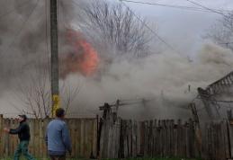 Două locuințe cuprinse de făcări înainte de Sărbători