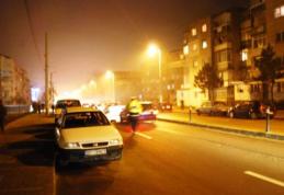 Aventură sub aburii alcoolului. S-a grăbit și luat la rând pilonii din dreptul unei staţii de tramvai