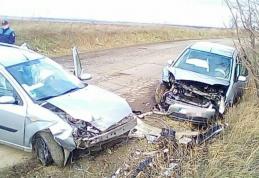 Accident cu două victime! Impact frontal între două autoturisme în prima zi de Crăciun - FOTO