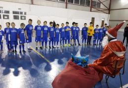 Copiii de la Clubul Sportiv „VIITORUL” Dorohoi l-au primit pe Moș Crăciun - FOTO
