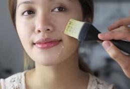 Cum poți folosi mierea pentru a scăpa de riduri