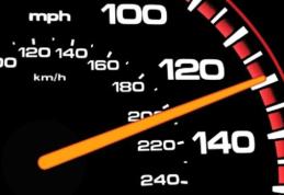 Tânăr „vitezoman” din Darabani, prins când circula cu 103 km/h în localitatea Dealu Mare