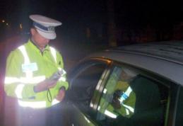 Inconstiență la volan! Tânăr de 20 de ani prins șofând o mașină cu numere false
