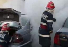 Mașină cuprinsă de flăcări într-o parcare de pe Bulevardul Victoriei din Dorohoi