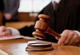 Arest la domiciliu pentru că a agresat fizic și a amenințat o tânără de 20 de ani