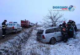 Două cadre didactice au ieșit cu mașina în decor! Accident cu victimă încarcerată - FOTO