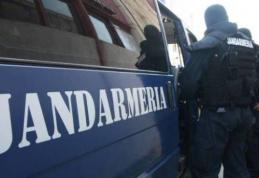 Prins de jandarmi, cu cadelniţa sub geacă