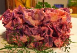 Salată de sfeclă roșie cu piept de pui și maioneză