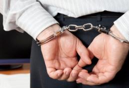 Bărbat reținut de polițiști în baza unui mandat emis pentru lovire sau alte violențe