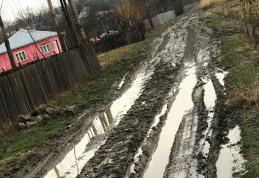 Primim la redacţie – „Nu mai putem ieși cu mașina din curte”