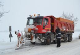 Mobilizare pentru deszăpezire în județul Botoșani. Prefectul, în teren cu şeful de la Drumuri Naţionale - FOTO