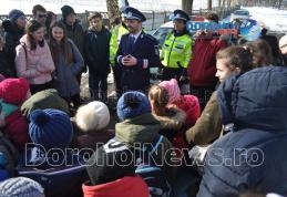 Poliția Municipiului Dorohoi și-a deschis porțile! Zeci de copii impresionați de tehnică și armament - FOTO