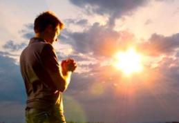 Rugăciunea care se rostește în prima zi de Paște. Te ajută la iertarea păcatelor și te ferește de necazuri și boli grave!