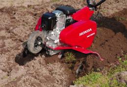 Bărbat transportat de urgență la spital după ce a scăpat o motosapă de sub control